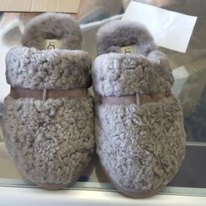 UGGS slippers